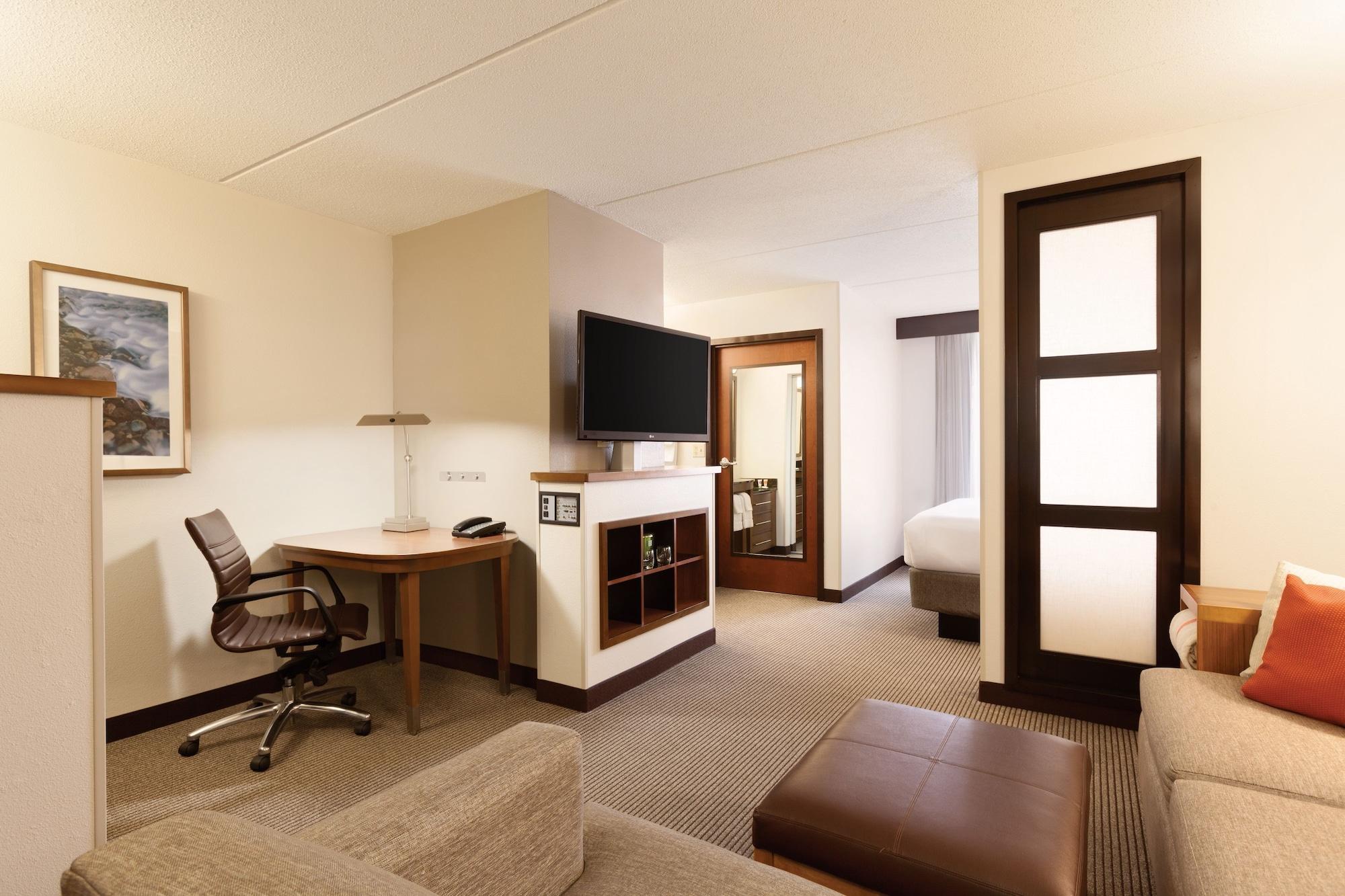 Hyatt Place Chantilly Dulles Airport South Exterior photo