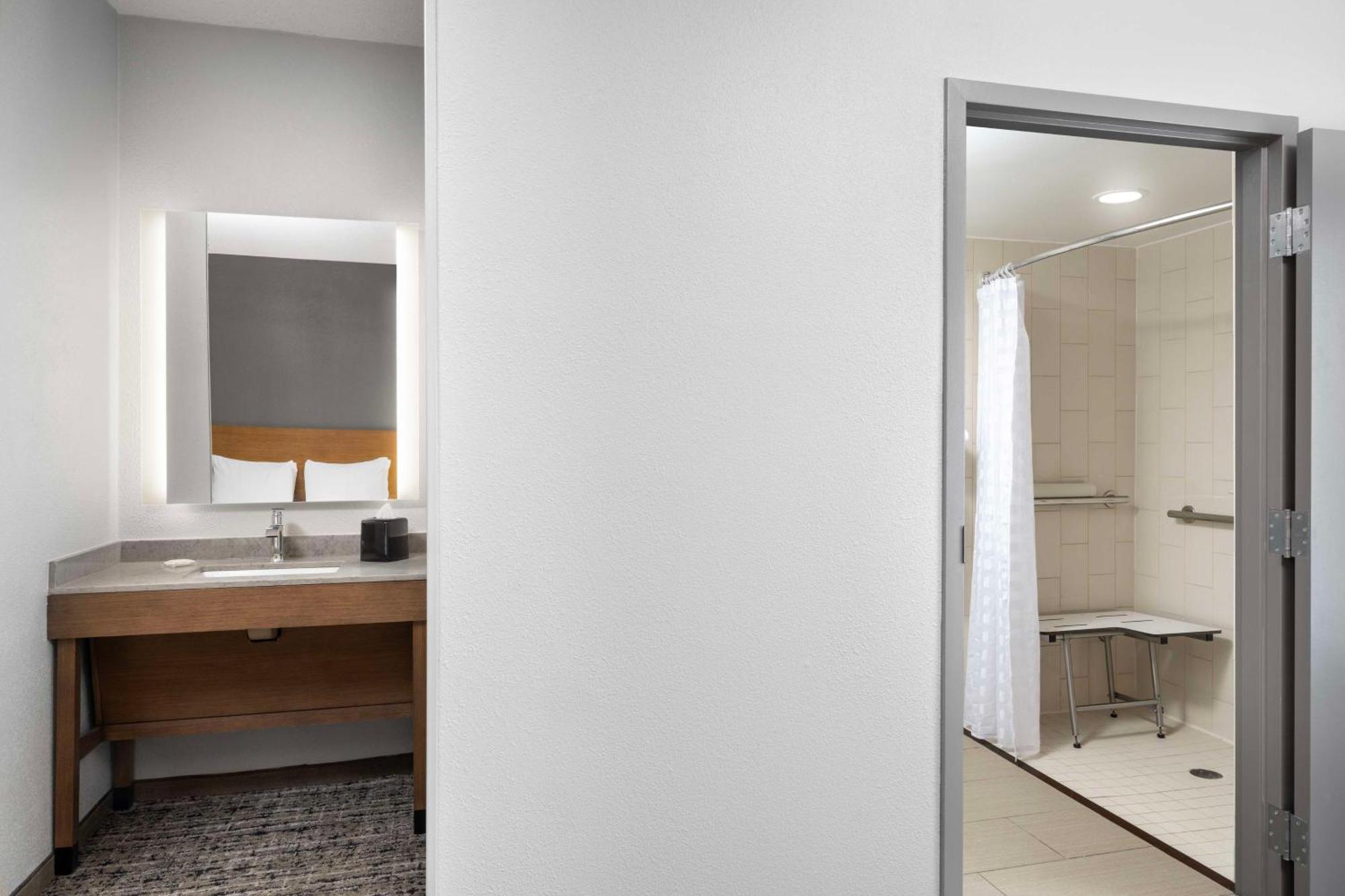 Hyatt Place Chantilly Dulles Airport South Exterior photo
