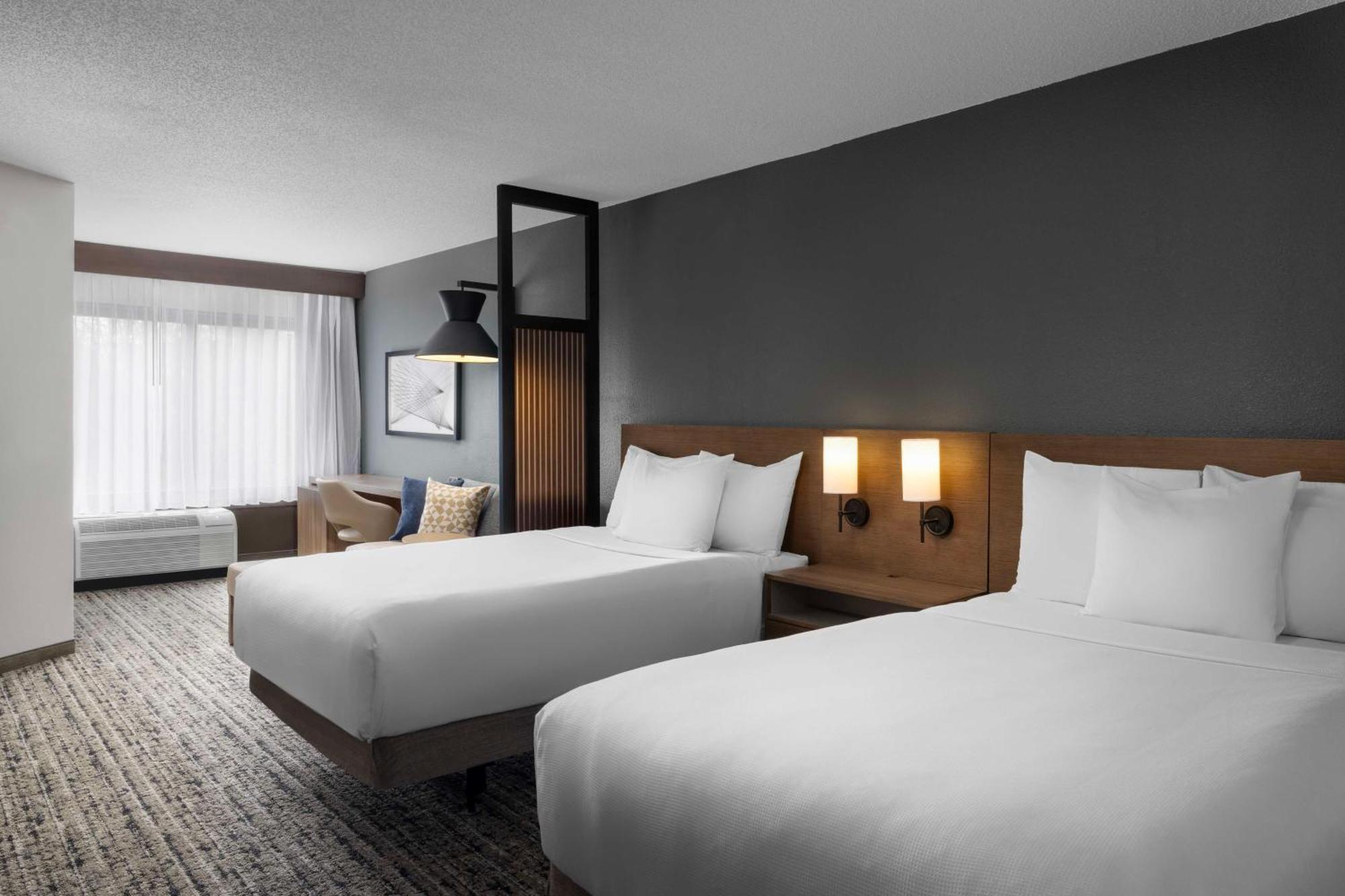 Hyatt Place Chantilly Dulles Airport South Exterior photo